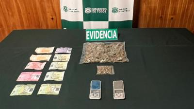 Detienen a dos mujeres por tráfico de drogas en Pinto