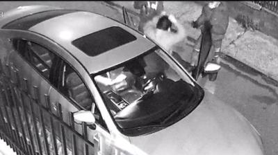 Violenta pandilla encañonó a bombero en intento de portonazo en San Antonio