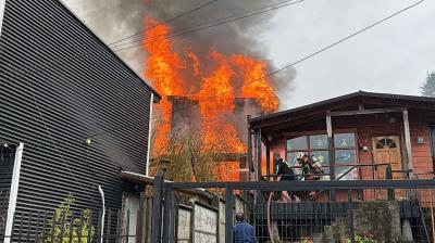 Joven de 20 años escapó de incendio que consumió dos departamentos en Puerto Montt