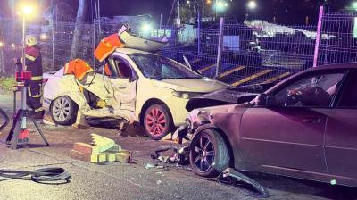 Colisión de dos autos en ruta Chinquihue de Puerto Montt dejó un lesionado grave