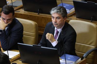 Diputado Omar Sabat exige "castigos ejemplares" a los estudiantes detenidos por agresión a ministra de Ciencias