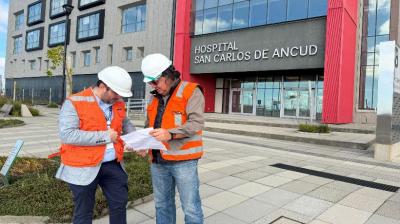 Autoridades de salud supervisan avances del nuevo Hospital de Ancud y fijan compromisos de gestión