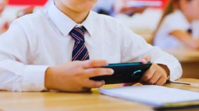 CMDS Antofagasta advierte plazo hasta el 30 de junio para que colegios adecuen reglamentos por ley de celulares en clases