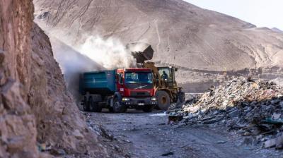 Inician labores de limpieza en quebradas La Cadena y Salar del Carmen en Antofagasta: contemplan retiro de más de 4 mil toneladas de basura