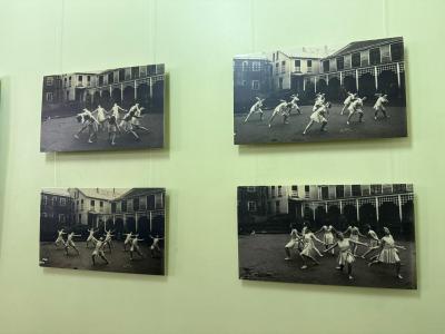 Exposición fotográfica “Antes de la danza” invita a descubrir los orígenes del movimiento en Valdivia