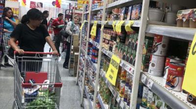 Municipio de La Cruz entrega gift cards con $50.000 para apoyo alimentario de familias vulnerables