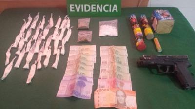 Detienen a dos hombres y les incautan drogas, fuegos artificiales y pistola en Pozo Almonte