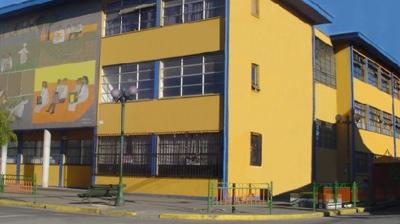 Alumnos del Liceo de Coronel sufren intoxicación alimentaria: establecimiento aplica protocolos