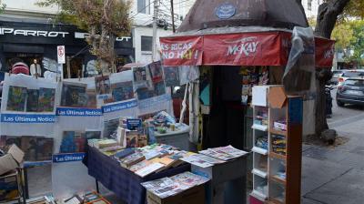 Municipio repondrá 16 kioscos y anaqueles de suplementeros del sector céntrico de Viña del Mar
