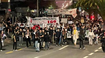 Más de 1.500 personas participan en marcha de estudiantes en Concepción