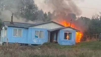 Quellón: Incendio de vivienda en Compu Alto dejó a un adulto mayor fallecido