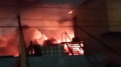 Incendio afectó cinco casas en toma La Mula en Alto Hospicio: contabilizan 25 damnificados