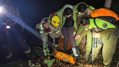 Carabineros y Bomberos rescataron a excursionista lesionada en sector cordillerano de San Fabián