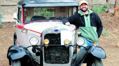 El profesor que creó un museo de autos para compartir historias sobre ruedas