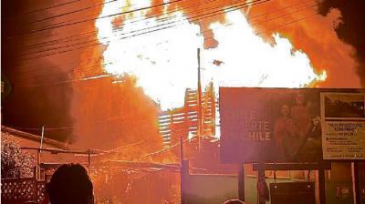 Calentamiento de salamandra inició incendio que arrasó con una casa