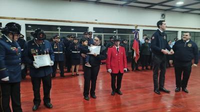 Bomberos de Villarrica destaca a voluntarios por años de servicio en la celebración de los 175 años de su aniversario a nivel nacional