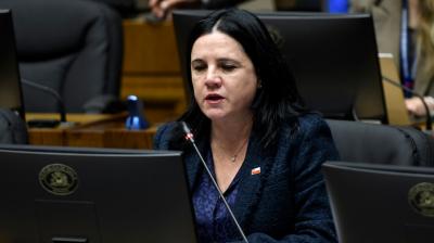 Steinert solicitó a Contraloría reconsiderar resolución que concluyó que se excedió en sus funciones