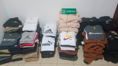 Detienen a sujeto que comercializaba ropa falsificada en la feria de La Tirana