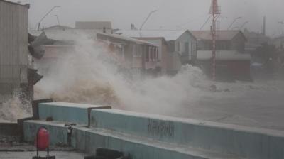 [VIDEO] Marejadas ingresaron a la ciudad de Penco y anegan varios sectores: solicitaron evacuar Cerro Verde