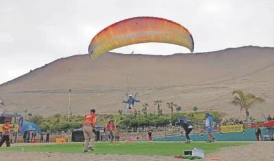 Chile lidera el Panamericano de Parapente de Precisión Arica 2026 en playa La Lisera