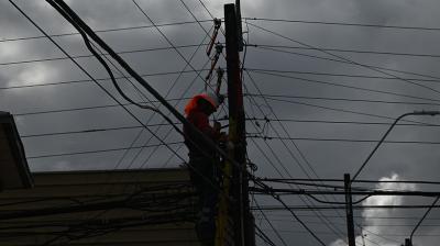 Más de 50 mil familias siguen sin energía eléctrica en la Región de Valparaíso: Nogales, La Calera y Limache las más afectadas