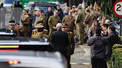 Kast y ministros asisten a responso de carabinero asesinado: "La persona que cometió este crimen va a pagar con las penas más altas"