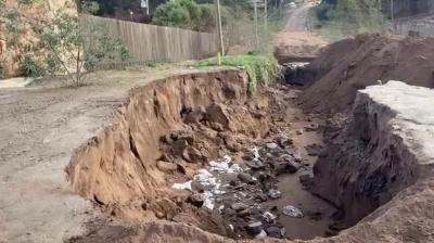 Ante avance de socavón de 30 metros: vecinos de Reñaca se organizan y financian maquinaria pesada