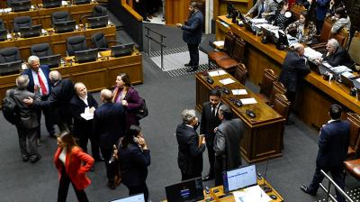 Senado posterga votación de informe de comisión mixta por megarreforma ante riesgo de rechazo