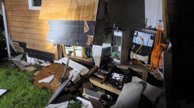 [FOTOS] Explosión por escape de gas en casa de Hualaihué dejó a un adulto mayor lesionado