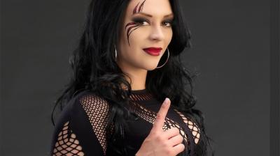 Exalumna de San Antonio: Stephanie Vaquer regresó a WWE Raw y fue directo por el título mundial