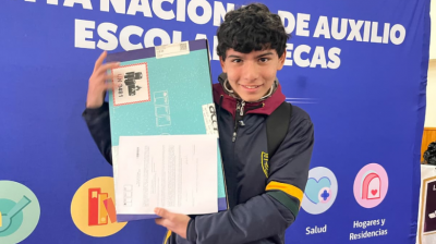 Casi 200 estudiantes de Cartagena recibieron computadores para apoyar su educación