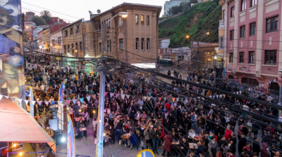 Música y gastronomía se tomaron la Subida Cumming con nueva jornada de Terrazas a la Calle