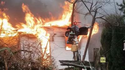Vecino damnificado por incendio en Quellón ya había perdido su casa en otro siniestro en 2024