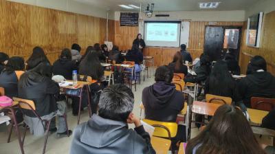 Estudiantes del Instituto del Mar conocieron el trabajo del Cediam de Chonchi