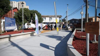 Nuevas áreas verdes, iluminación y juegos infantiles: vecinos de Placilla disfrutan de renovada Plaza Los Tuliperos
