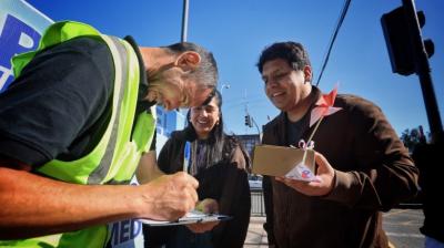 Realizan una ruta calle especial por Fiestas Patrias en Concepción: se entregó una caja dieciochera