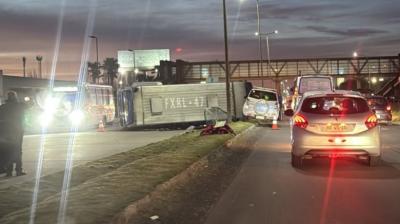 Seis lesionados dejó el volcamiento de un taxibus en la Autopista que une Concepción con Talcahuano