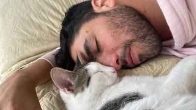 Diputado Cristian Mella lamenta muerte de su gato Ñoqui: "Ya descansa en paz"