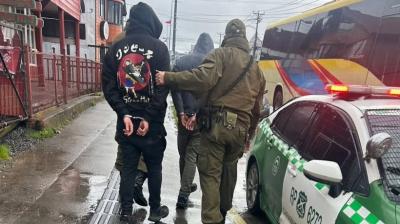Quellón: Detienen a tres sujetos por robo a local comercial en el centro de la ciudad