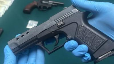 Carabineros del OS7 detiene a joven de 18 años con armamento, municiones y drogas en San Antonio