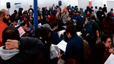 Más de 2.500 personas llegaron a feria laboral en busca de un empleo