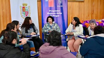 Vecinas de Castro participaron en encuentro comunal sobre autonomía económica