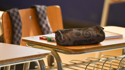 Apoderados se toman escuela de Aguas Buenas tras desvinculación de profesora