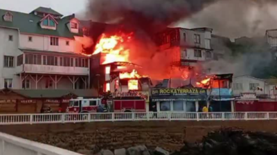 Incendio de gran magnitud movilizó a Bomberos al sector de Playa Grande en Cartagena