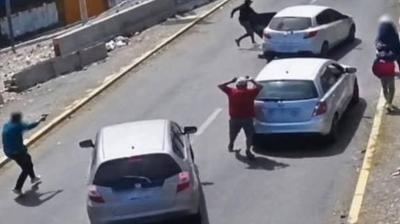 Sujeto intentó camuflarse e ingresó herido de bala a clínica en Iquique: sería uno de los autores de encerrona cerca de Zofri