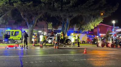 Joven pasajero murió en choque de una camioneta con un árbol en avenida Ibañez de Puerto Montt