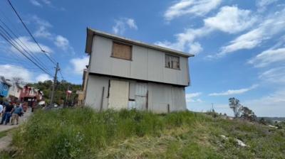 Anuncian relocalización inmediata de 40 familias de Villa Mirador de Arauco tras presencia de grieta en el terreno