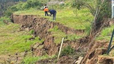 Sernageomin despliega equipo especializado en Arauco para evaluar desplazamiento de terreno en Villa El Mirador