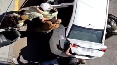 [VIDEO] Carabinera resultó lesionada al intentar detener a sujeto que había cometido un robo en el centro de Iquique