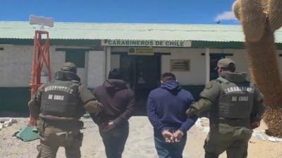 [VIDEO]  Sorprenden a dos hombres que intentaban sacar bus hacia Bolivia por paso no habilitado